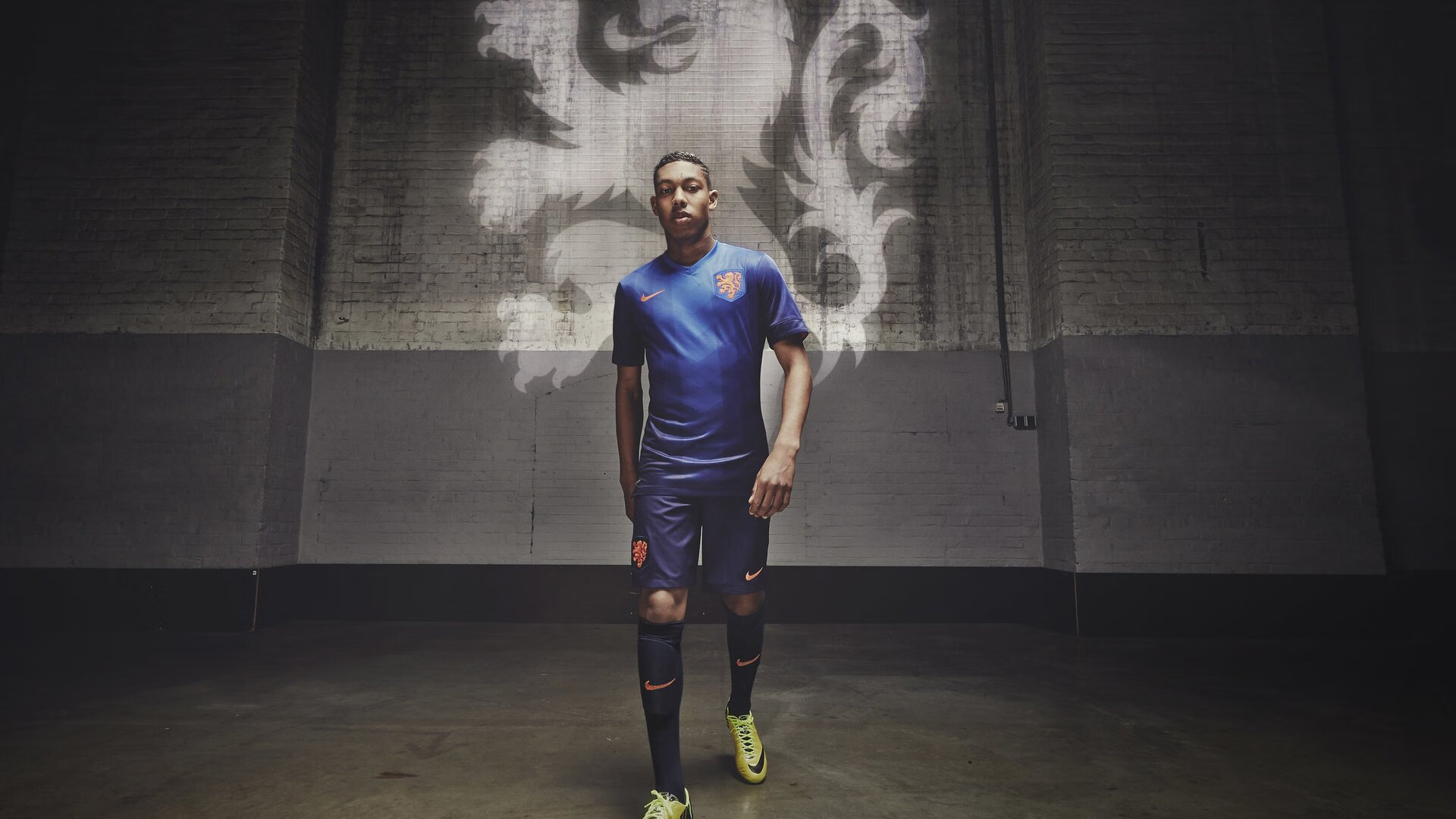 曼联逐步恢复往日辉煌，战术体系逐渐成熟，曼联重回巅峰